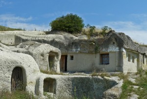 Noszvaj,_cave-dwellings
